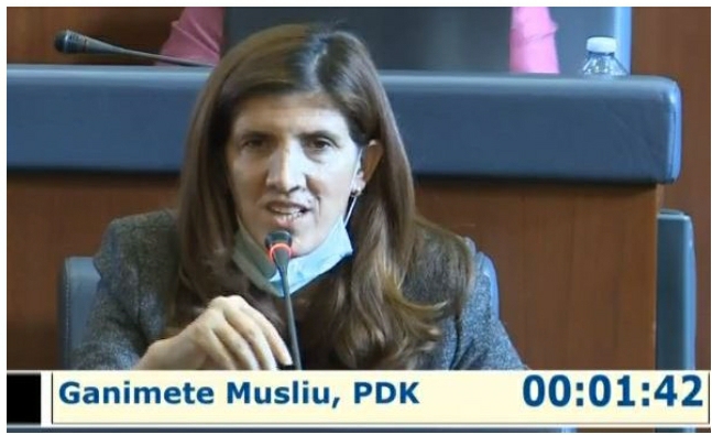 Deputetja Musliu “thumbon” Agim Veliun: E kuptoj, do ta ketë të vështirë të kthjellet pas humbjes në Podujevë