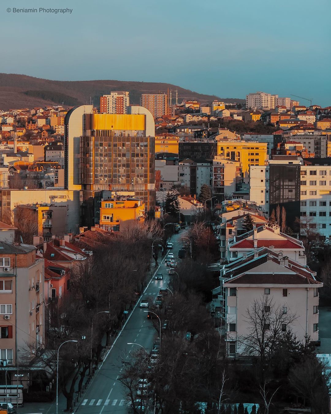 Gruaja në Prishtinë rreh vëllanë, motrën dhe të dashurin – i bën për spital