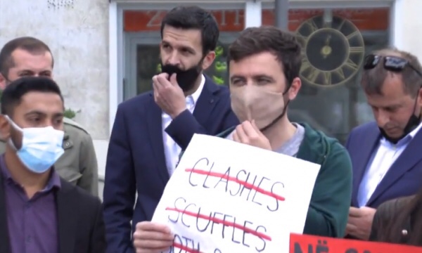 Deputeti i Vetëvendosjes në mesin e kosovarëve që po marshojnë për Palestinën