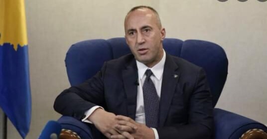 “I MADHI”Haradinaj privatizoi 200 hektarë tokë të shtetit me çmim 3.75 euro për ari