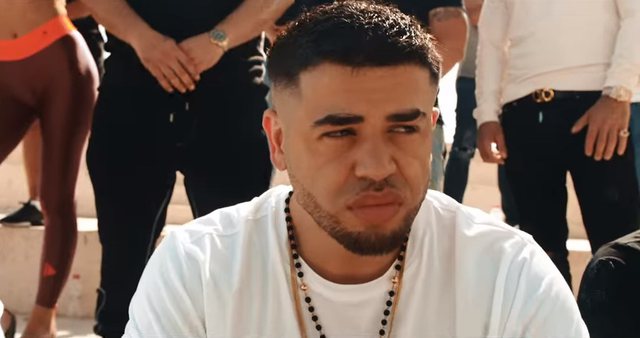 “CANCEL ATË OSE UNË DO TË NXIS FANSAT..”, Noizy reagon kundër ardhjes së këngëtarit serb në Festivalin e Birrës në Korçë