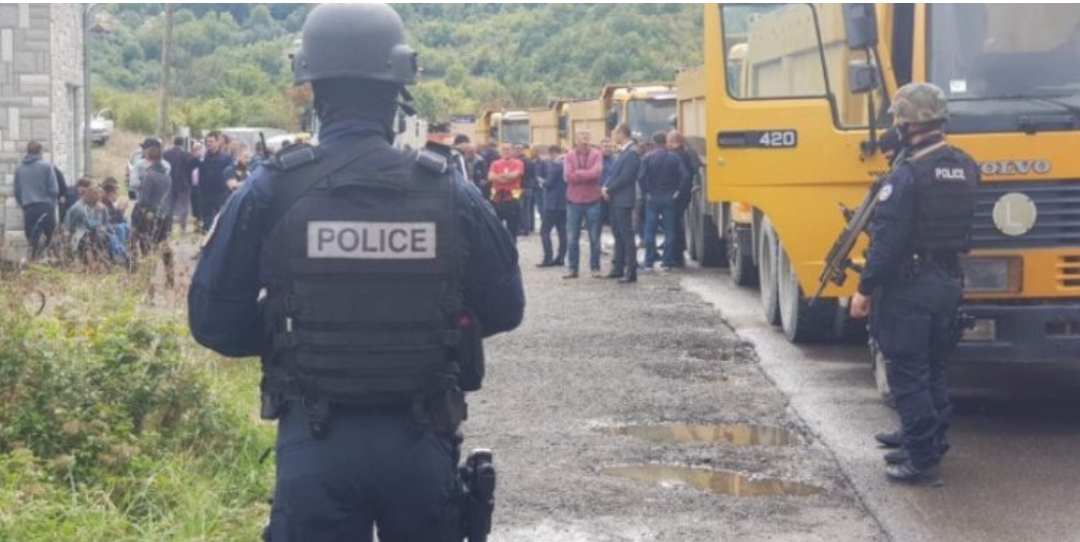 “Duam luftë”, protestuesit serbë provokojnë policinë