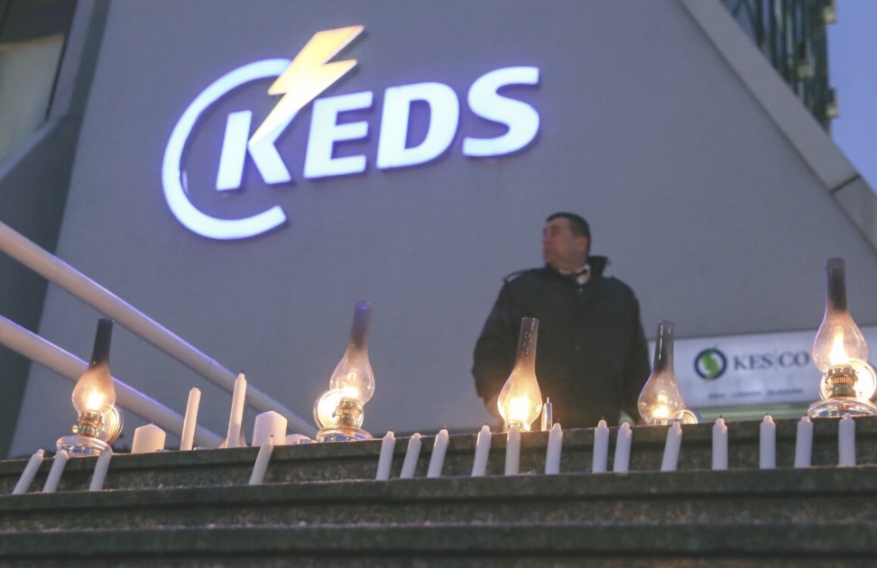 KEDS-i obligohet t’ua kthejë 40 milionë euro konsumatorëve