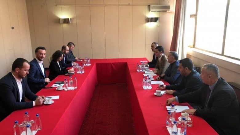 Molliqaj: Me AAK-në, AKR-në dhe Nismën u pajtuam për protestë të përbashkët kundër shtrenjtimit rrymës