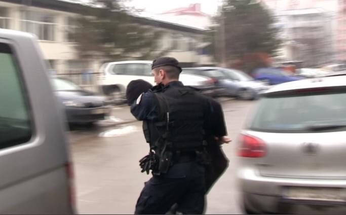 Arrestohen 3 ish-zyrtarë të Trafikut Urban: E blenë me tender veturën qe e shiti ish Kryshefi në një autosallon