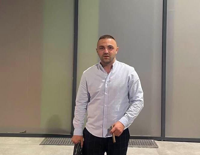 “Nuk na lanë të hyjmë brenda”- Kush është “Italiani” i përfshirë në vrasje e plagosje nëpër kafenetë e Prishtinës?