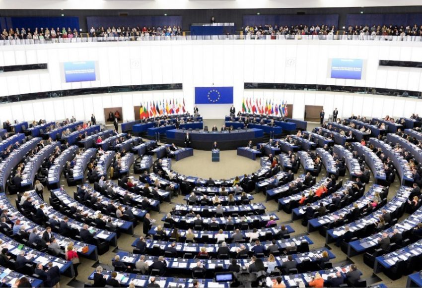 Dorëzohen pesë draft-rezoluta në Parlamentin Evropian, kërkohet sanksionimi i Serbisë