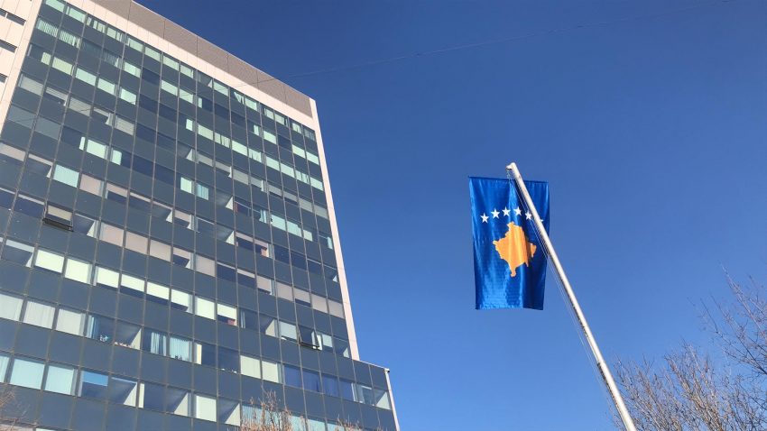 Qeveria e Kosovës për lirinë e shtypit: Ka rënie të standardit të mediave
