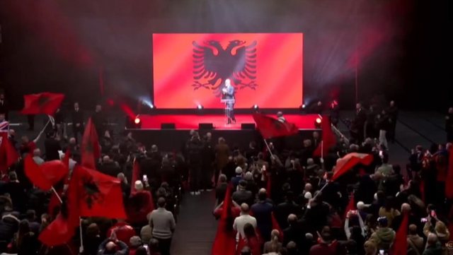 Rama në Londër: Dua t’ju kërkoj ndjesë për një grusht të verbërish atje te dera!
