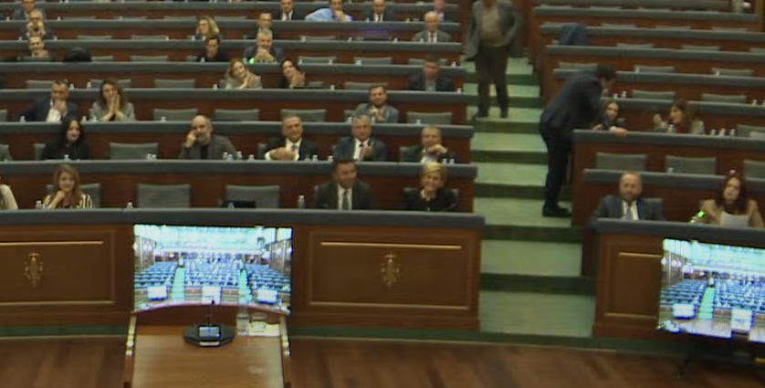 Kusari kthehet në Kuvend pak ditë pasi u operua nga kanceri në gji