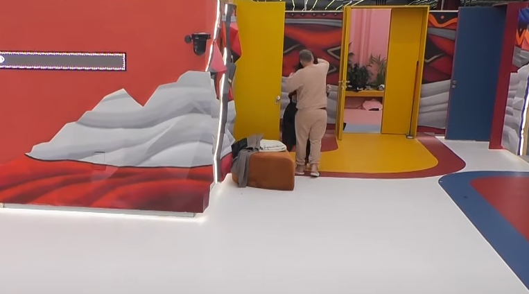 Ç’po ndodhë në Big Brother VIP Kosova? Rezi e puth dhe përqafon sërish Drenushën (VIDEO)