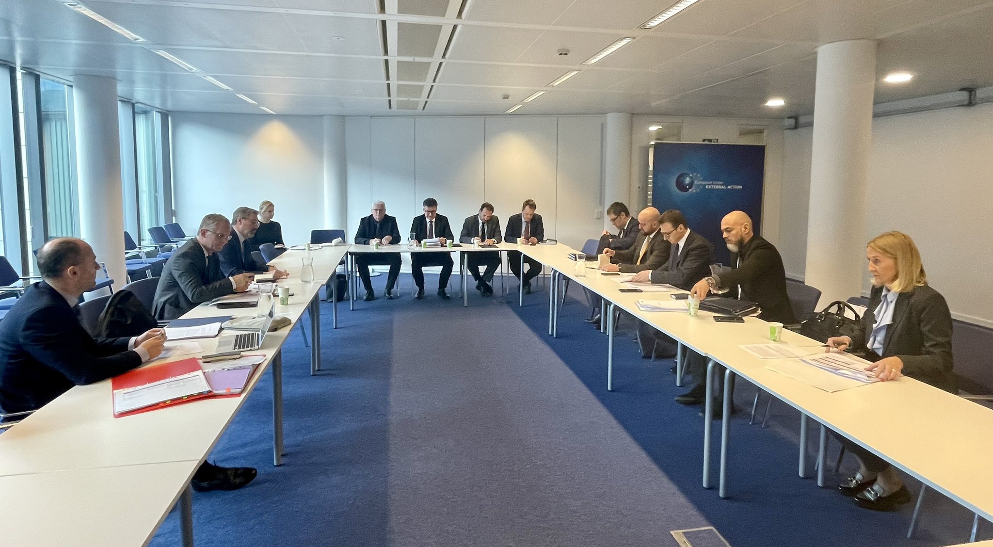 A do të ndodhë rundi i ri i dialogut më 17 dhjetor – çka tha Qeveria, Lajçaku dhe BE?