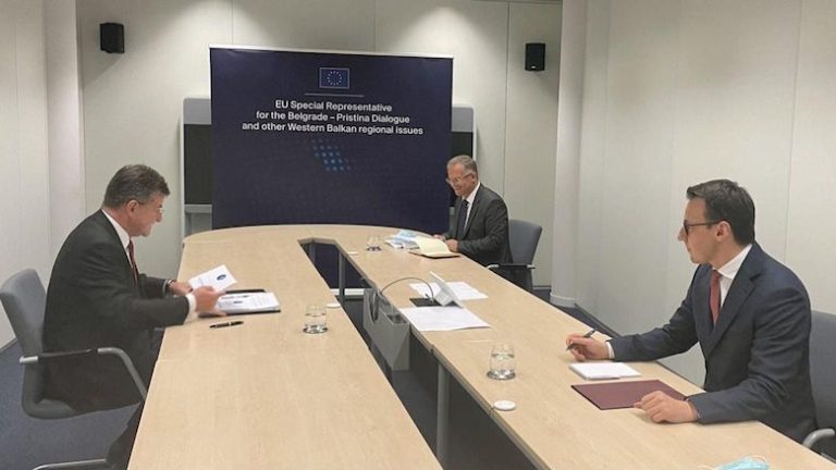 Bislimi e Petkoviq takohen në dhjetor, Lajçak: Pres me padurim periudhën e ardhshme