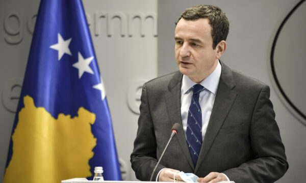 E kanë bllokuar Kuvendin që rreth dy muaj, por Kurtit i pengon protesta – thotë se “koha e barrikadave ka kaluar”