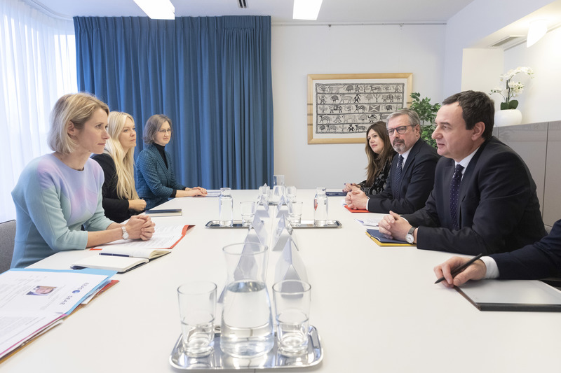 Kallas bisedoi me Kurtin e Vuçiqin për dialogun dhe veriun