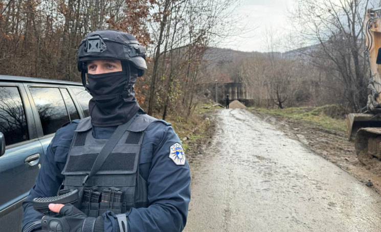 Vazhdojnë bastisjet policore në rajonin e Zubin Potokut, konfiskohen tri pushkë gjuetie – s’ka të arrestuar
