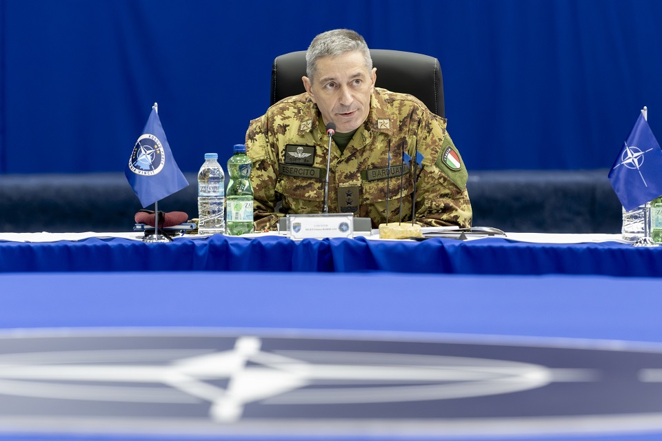 Komandanti i KFOR-it: Paqja e qëndrueshme mes Kosovës dhe Serbisë kërkon zgjidhje politike