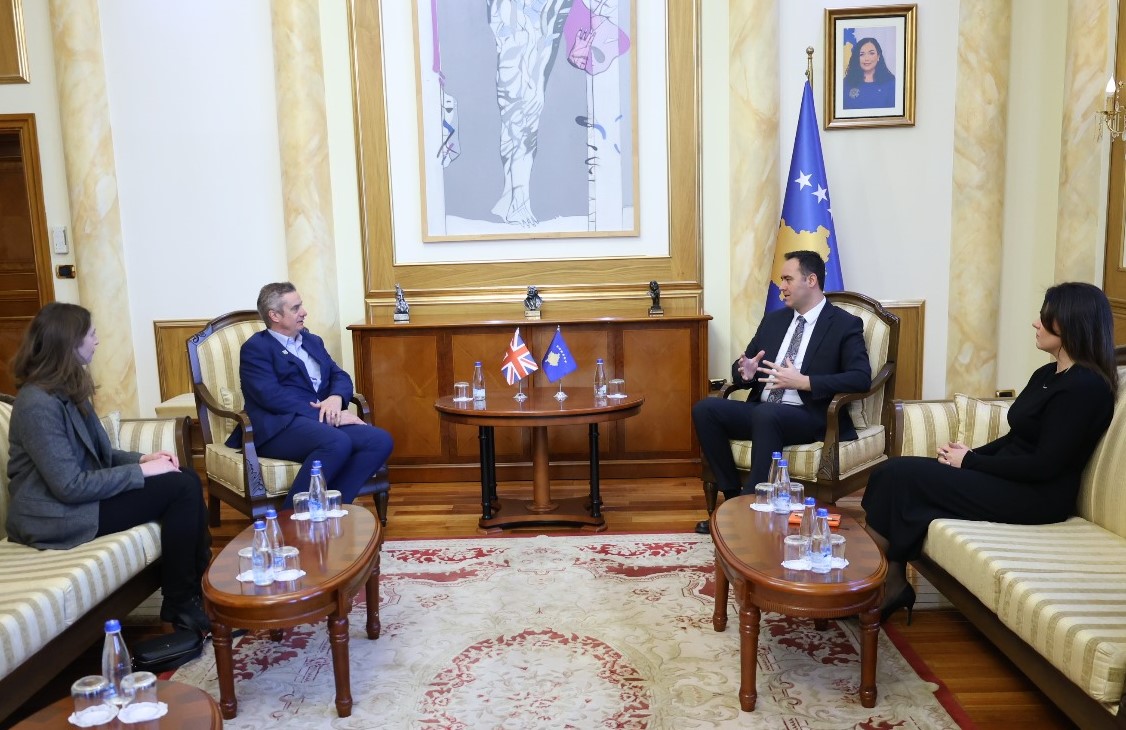 konjufca-takon-ambasadorin-britanik,-diskutojne-per-ceshtjen-e-sigurine-dhe-stabilitetit-rajonal
