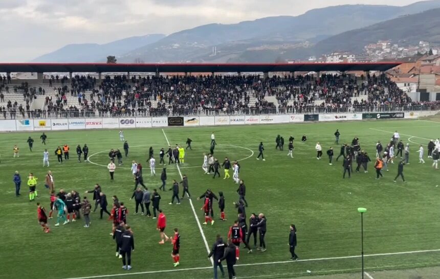 Arrestohen tre persona pas përleshjes mes tifozëve që përfundoi me dy të lënduar