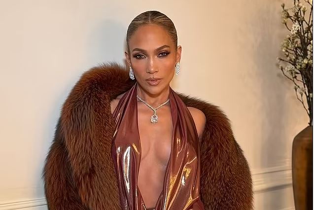 JLO nuk lë vend për imagjinatë, e gjitha “çokollatë’ në festën para Grammys