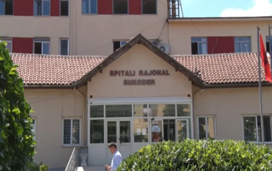 Dyshohet se janë helmuar, ndërron jetë një 3-vjeçar në Shkodër! E motra në gjendje të rëndë