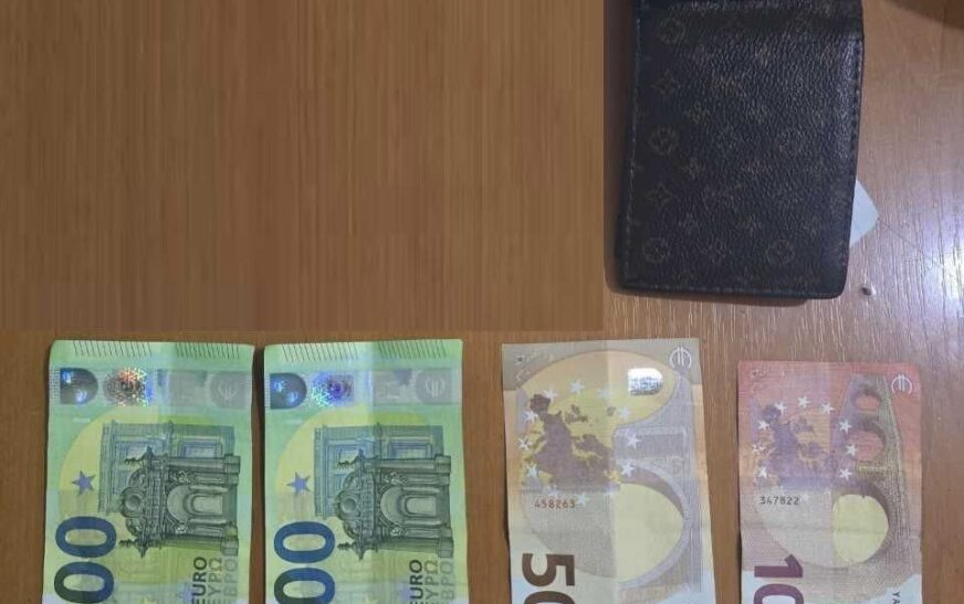 Qytetari dorëzon në Polici të hollat e gjetura