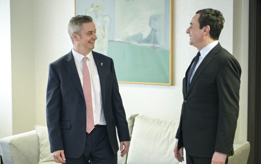 Ambasadori britanik: Kosova duhet të ketë një qeveri stabile sa më shpejt të jetë e mundur