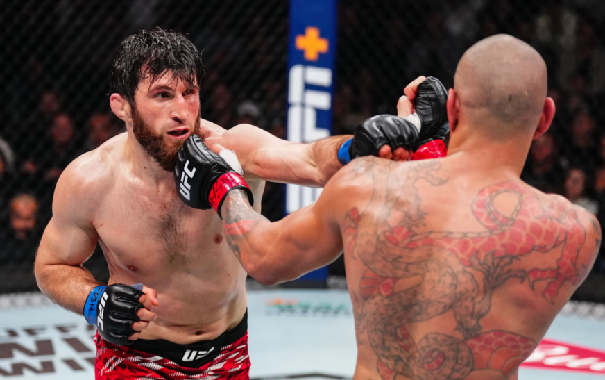 Magomed Ankalaev rrëzon nga froni Alex Pereira-n