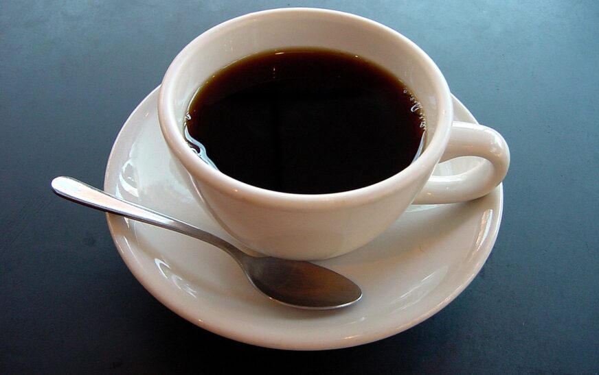 Cila është koha më e mirë për të pirë kafe? Ja çfarë thonë ekspertët