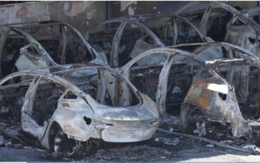 “Tesla, dyqani i Romës në flakë”, Elon Musk: Është terrorizëm”