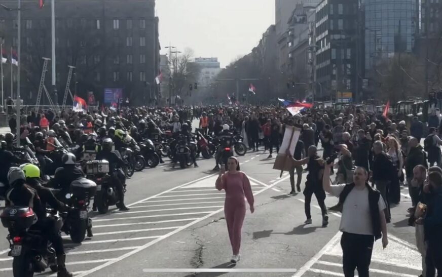 Studentët sfidojnë Vuçiqin – Tubimi kryesor i protestës masive në Beograd pritet të nis në orën 16:00