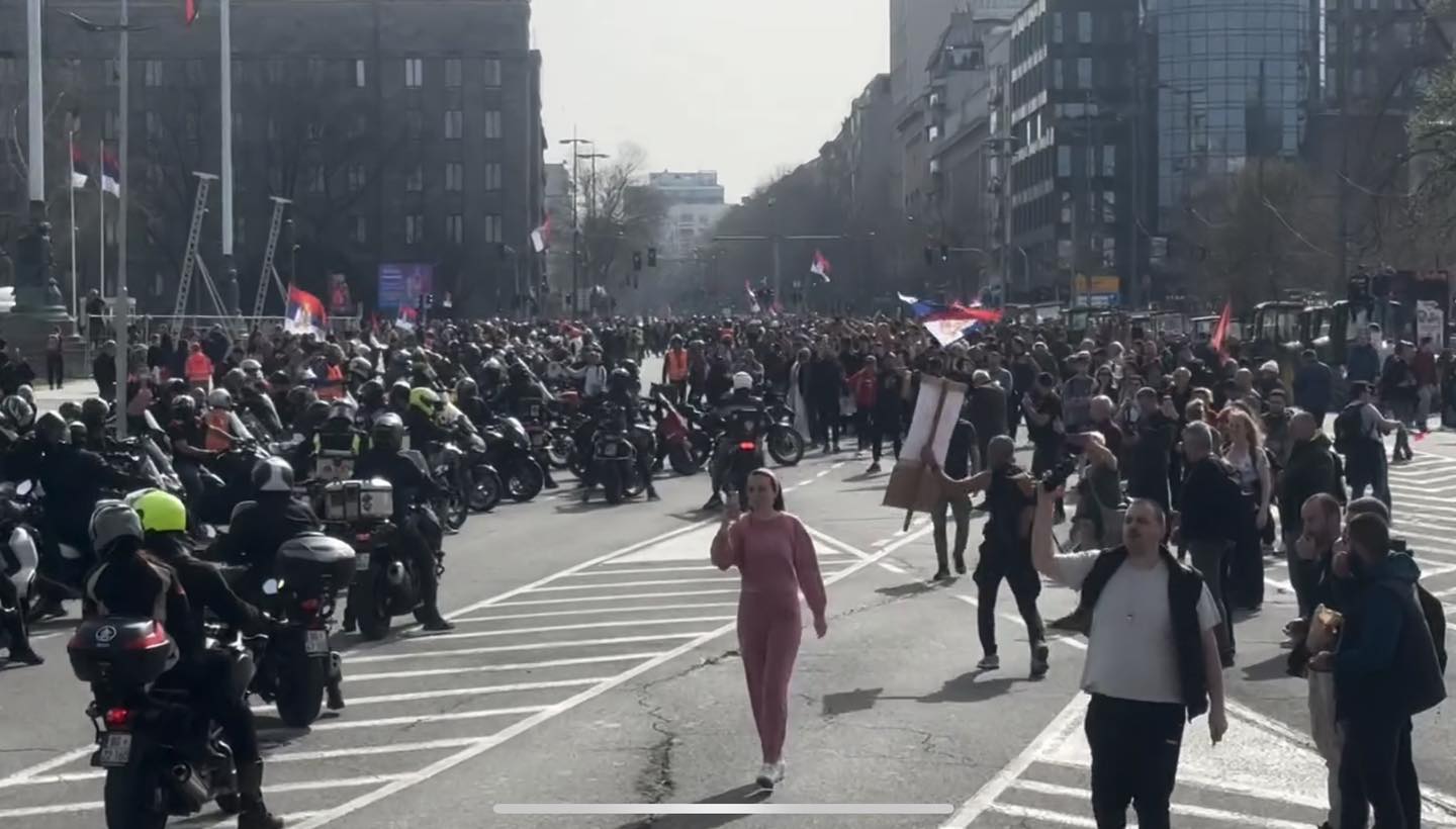 Studentët sfidojnë Vuçiqin – Tubimi kryesor i protestës masive në Beograd pritet të nis në orën 16:00