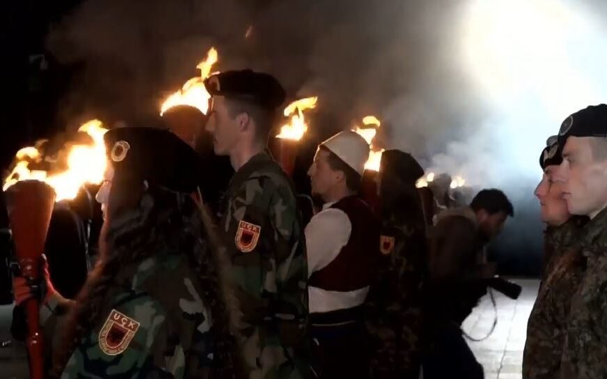 Fillon ndezja e flakadanëve në Prekaz për nder të Epopesë së UÇK-së