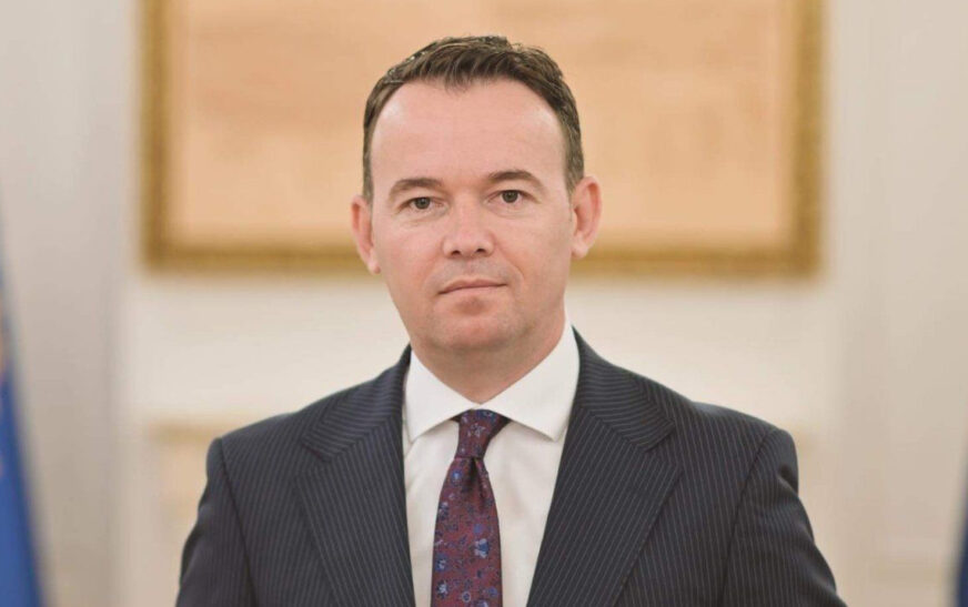 Peci aludon në gazetarin Lirim Mehmetaj: Kriminel