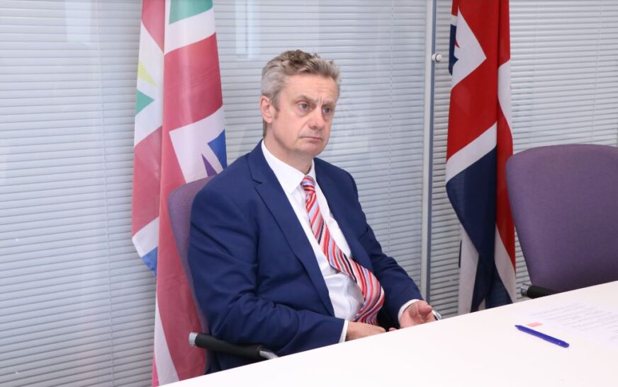 Ambasadori britanik: Kosova duhet të ketë një qeveri stabile sa më shpejt të jetë e mundur