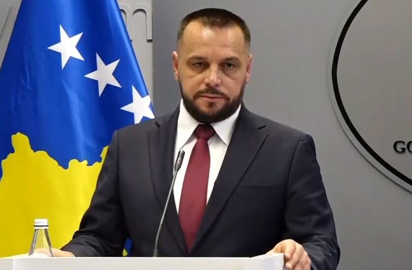 “Kosova me fabrikë të municionit, Franca se ka” – I bëjmë ballë Serbisë pa KFOR-in? “Patjetër”/ Dy deklaratat e çuditshme të Maqedoncit