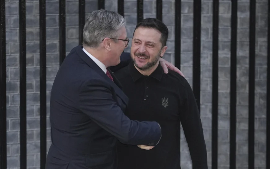 Kryeministri britanik e mirëpret ngrohtësisht Zelenskyn