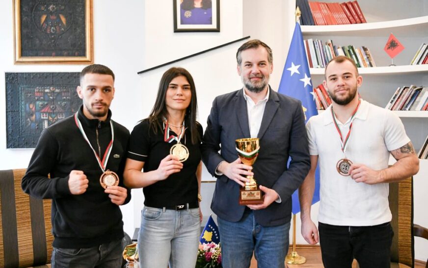 “Kosova Shkëlqen në Boksin Botëror: Pas 48 Vitesh, Medalje në Turneun Prestigjioz ‘Strandja’!”