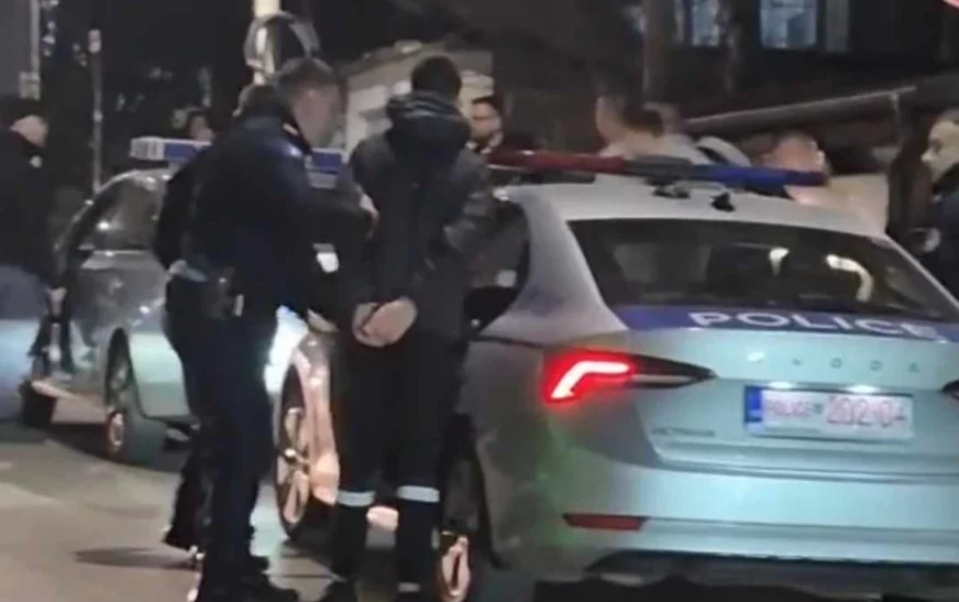 Përleshje mes të rinjve shqiptarë dhe serbë në veri – disa të arrestuar, dy të lënduar!