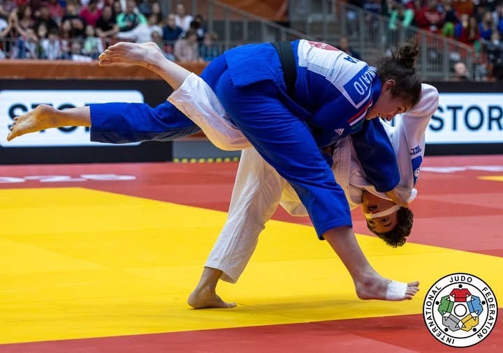 Laura Fazliu stoliset me medalje të bronztë në Linz Grand Prix