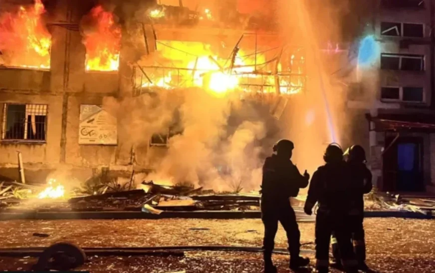 Tragjedi në Ukrainë: 20 të vrarë dhe 43 të plagosur nga sulmet ruse ndaj civilëve
