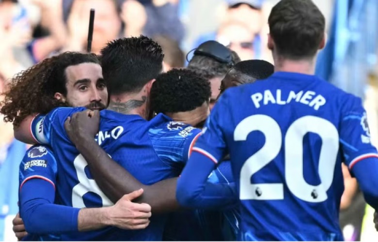 Chelsea mposht Leicester City-n dhe ngjitet në vendin e katërt