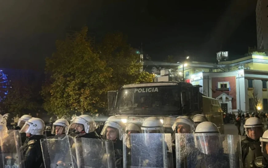 Tirana nën masa të rrepta sigurie: 800 forca policie blindojnë kryeqytetin para protestës së PD-së kundër mbylljes së TikTok-ut