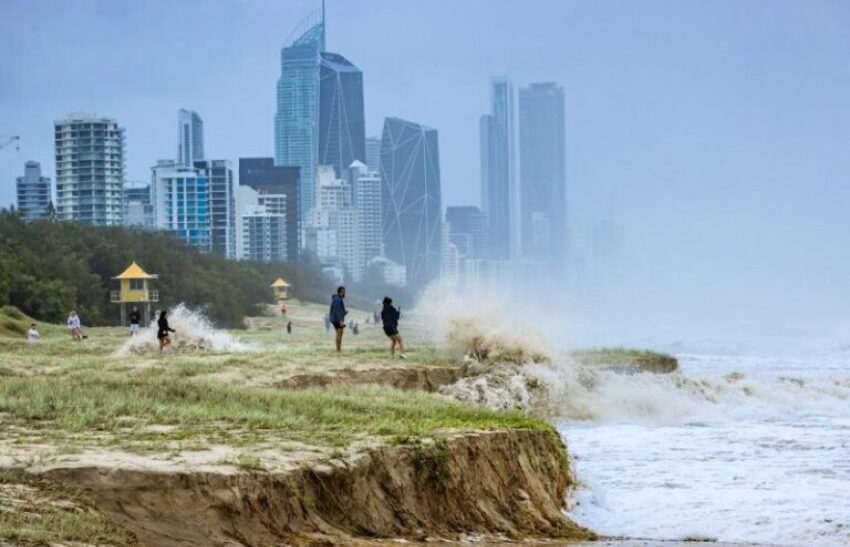 Dhjetëra mijëra banorë pa energji ndërsa cikloni Alfred i afrohet bregut lindor të Australisë