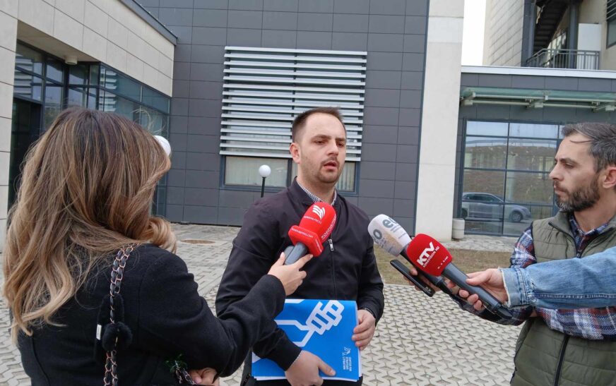 GLPS dorëzon padi për shfuqizimin e rregullores për parkingjet e kryeqytetit