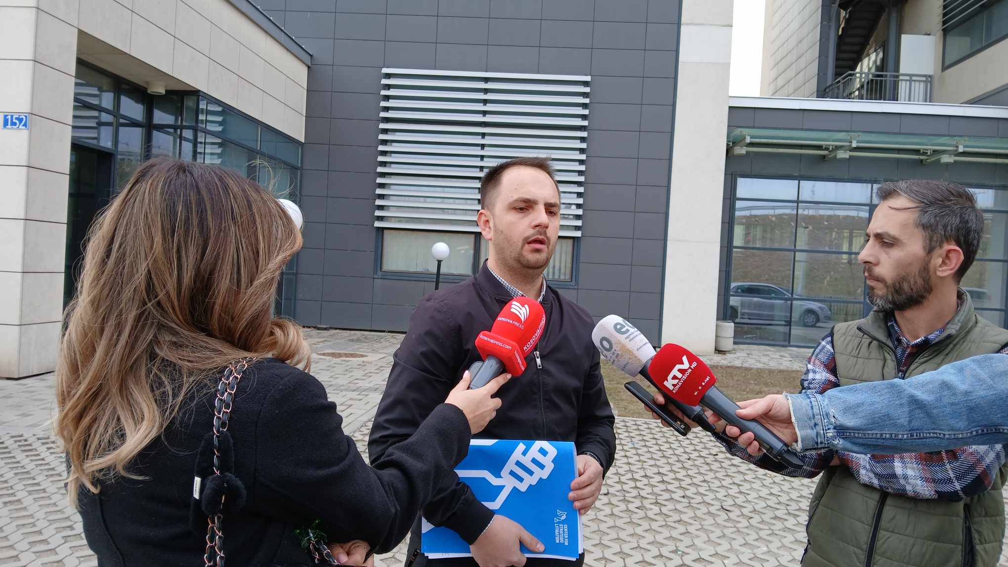 GLPS dorëzon padi për shfuqizimin e rregullores për parkingjet e kryeqytetit