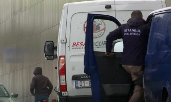 “Ka gjasa të mbetet i palëvizshëm”, detaje për gjendjen e punëtorit të sigurimit që u plagos gjatë grabitjes në Veternik