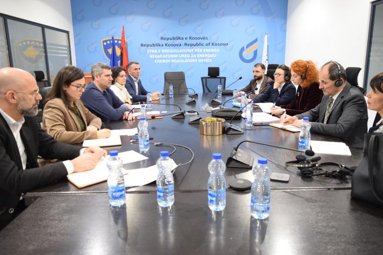 Nis mbledhja e ZRrE-së, asnjë kundërshtim për rendin e ditës, pritet vendimi për çmimin e rrymës
