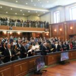 dje-vv’se-i-deshtoi-propozimi-per-albulena-haxhiun-kryeparlamentare,-seanca-vazhdon-serish-neser