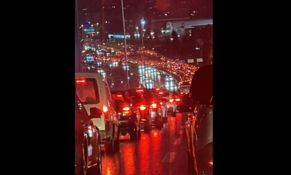 Eksperti i trafikut: Bllokimi që ndodhi dje Prishtinë ishte i pashpjegueshëm, duhet studiuar